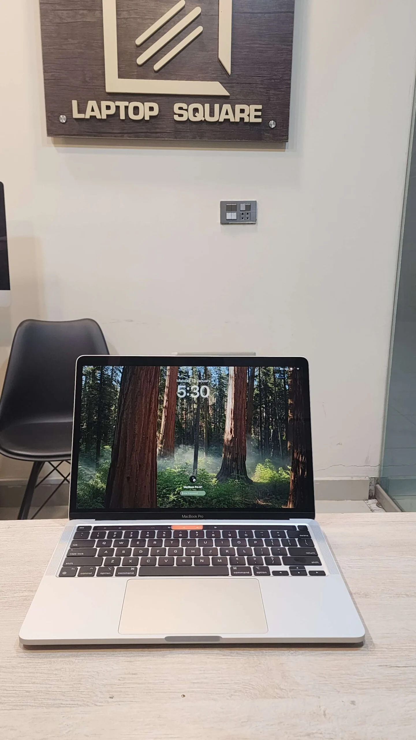 Apple MacBook Pro M1 (A2338) 13.3″ – 2020 | 8-Core CPU | 8-Core 